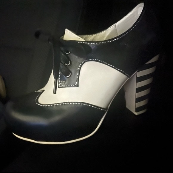 COPY - Lola Ramon Black and White high heel shoes - Picture 1 of 8